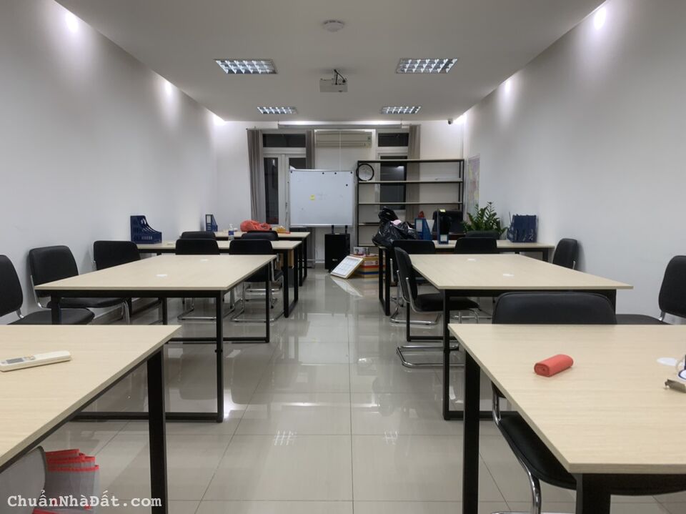 Cho thuê nhà nguyên căn mặt tiền Hoàng Trọng Mậu (D1) khu dân cư Him Lam Q7 5x20m giá 70tr/tháng