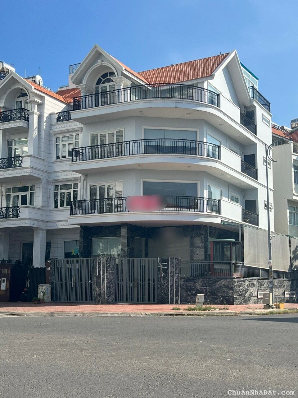 Cho thuê góc 2MT 21 Hoàng Trọng Mậu, Quận 7 (Him Lam) 12x20m hầm 4 tầng. Giá: 150 triệu