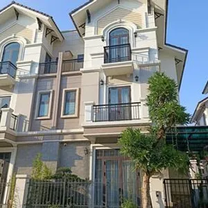 Bán nhanh căn Villa 135m2 sân vườn thoáng mát trong kđt Centa City Từ Sơn.