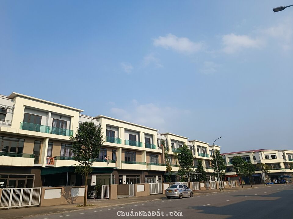 Cần bán gấp nhà phố liền kề Centa City Từ Sơn giá đáy phố đi bộ 26m.