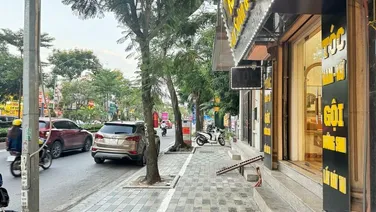 Nhà mặt phố Lạc Long Quân diện tích 40m2 x 2 tầng cạnh Lotte Tây Hồ