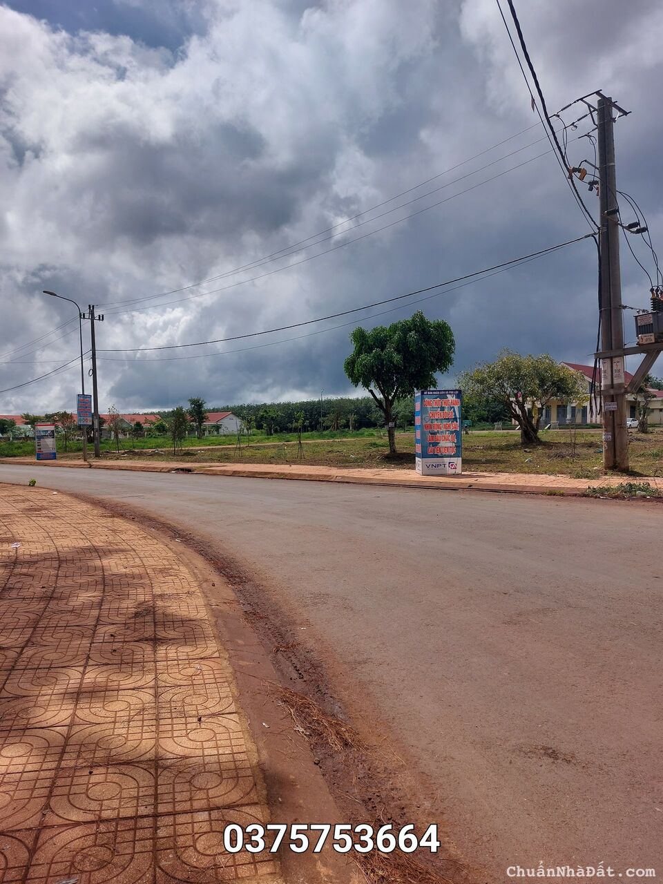 Bán đất mặt tiền đường 22m với diện tích 528m2 giá chỉ 8.9tr/m2.