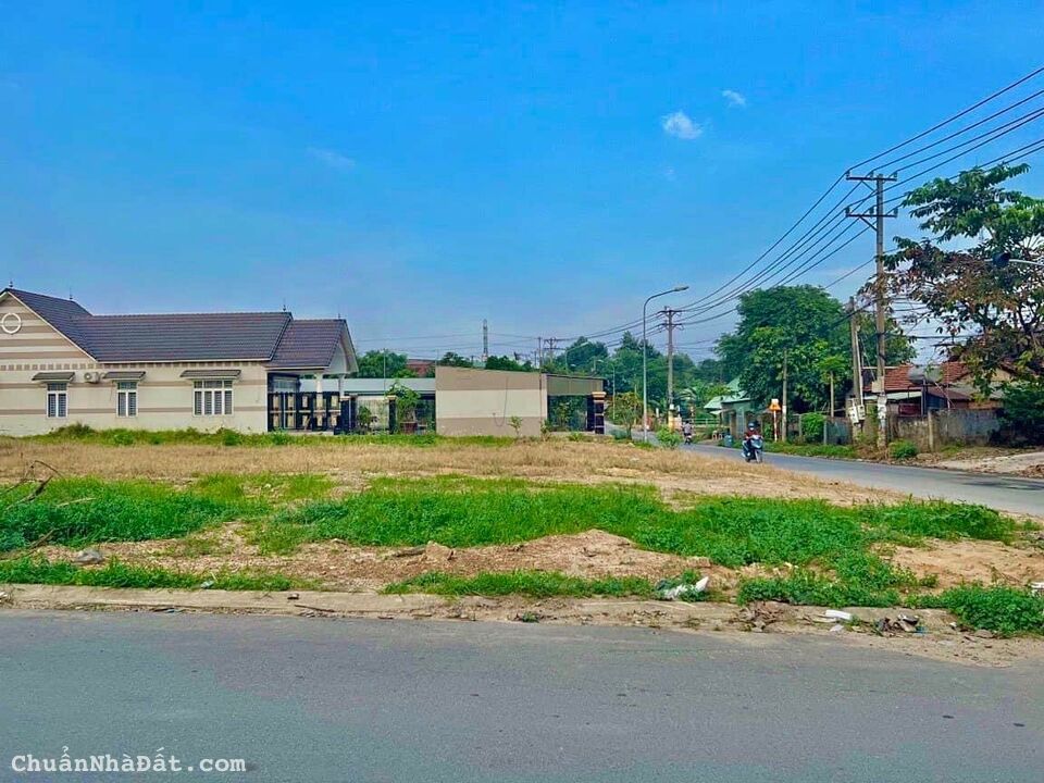 BÁN GẤP LÔ ĐẤT CHÍNH CHỦ 488 TRIỆU SỔ HỒNG RIÊNG FULL THỔ GẦN CÁC TIỆN ÍCH SỐNG