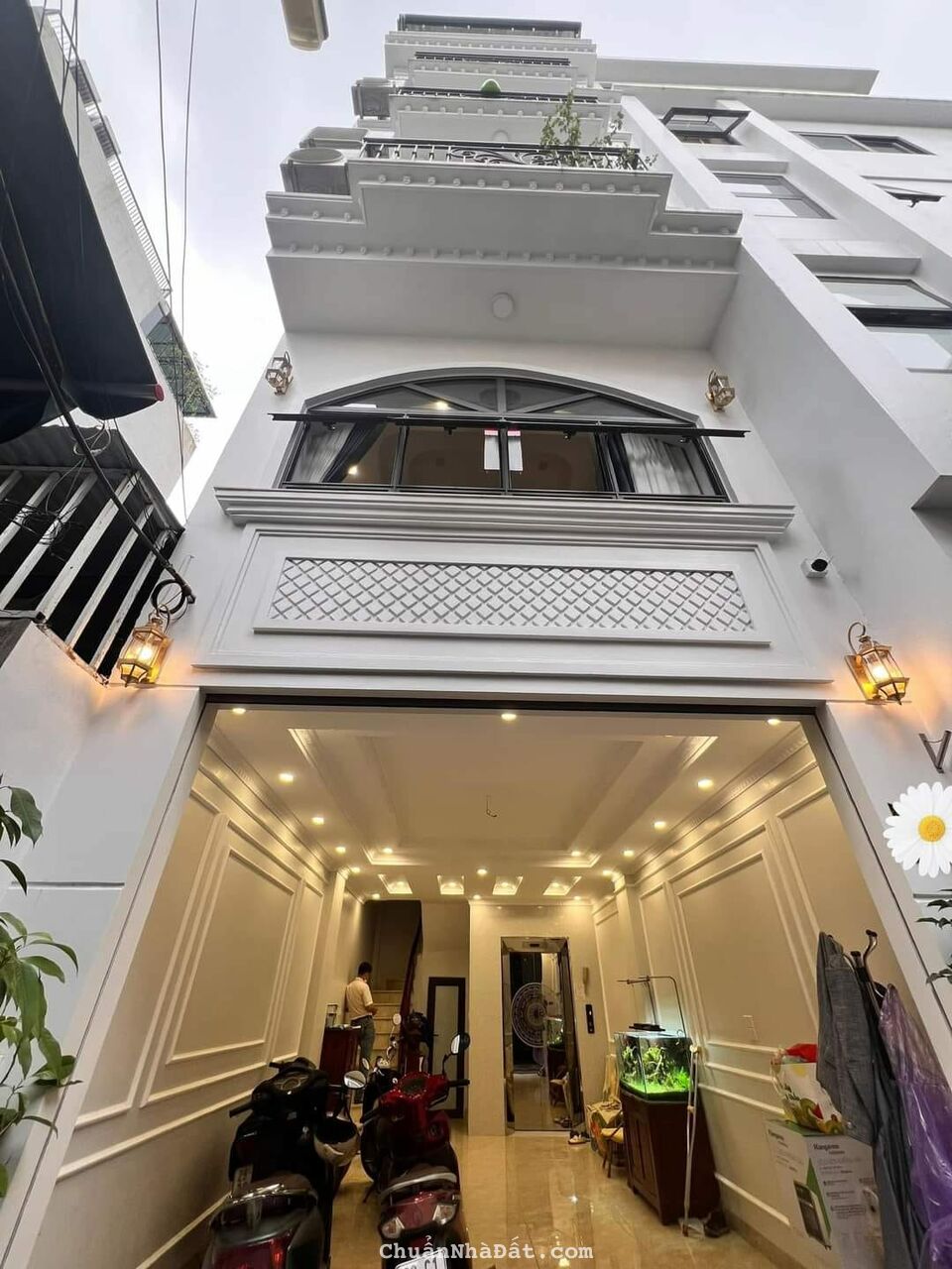 Bán nhà Ngọc Thuỵ xây mới tinh trong đê gần cầu Long Biên 6T thang máy, Giá nhỉnh 8 tỷ.