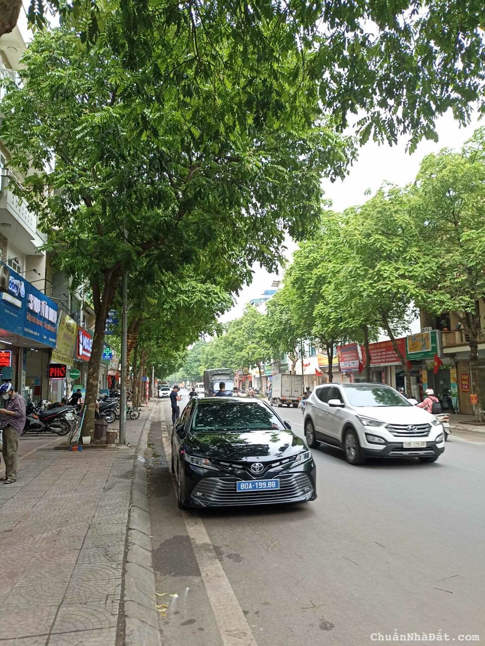 Cần bán nhà Thạch Bàn, 50m2 dân xây, 4 tầng, MT 6m, ô tô 7 chỗ vào, KD, giá 6.7 tỷ.