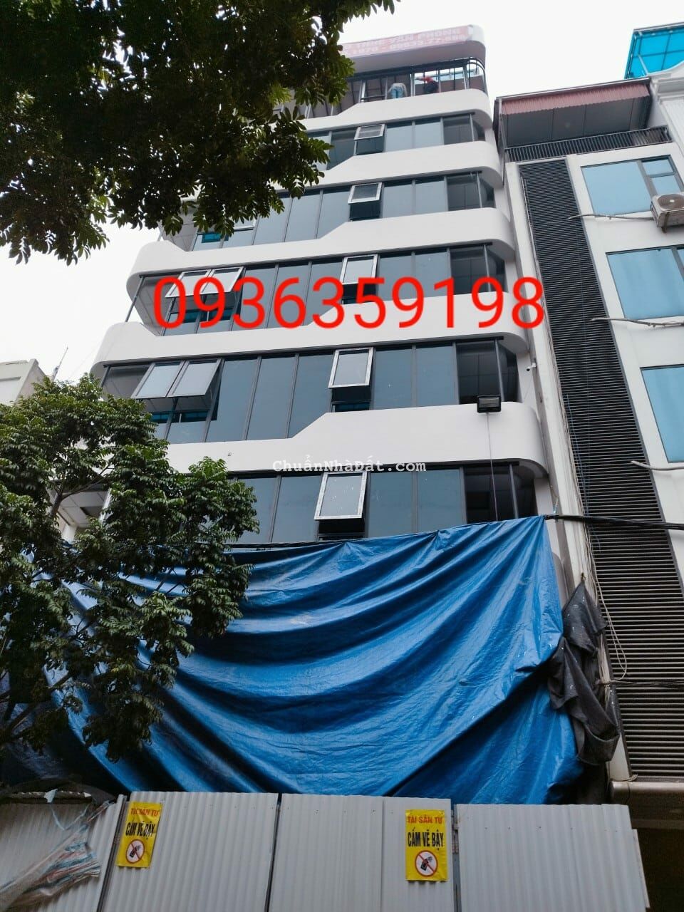 Chính chủ cần cho thuê tòa nhà vp 8,5 tầng thang máy Cầu Giấy DT 1200 m2 giá 160 triệu / thàng 