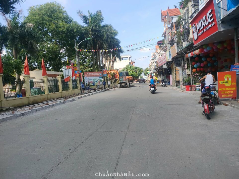 Bán gấp trục chính Lạc Đạo, ngay Ủy ban xã, kinh doanh thoải mái, lh 0362554684