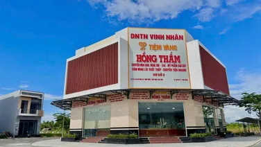 Bán gấp cặp nền gần chợ , đối diện sân bóng