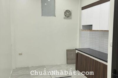 Bán gấp nhà đầu phố Lĩnh Nam 34m2 giá 3,1 tỷ  