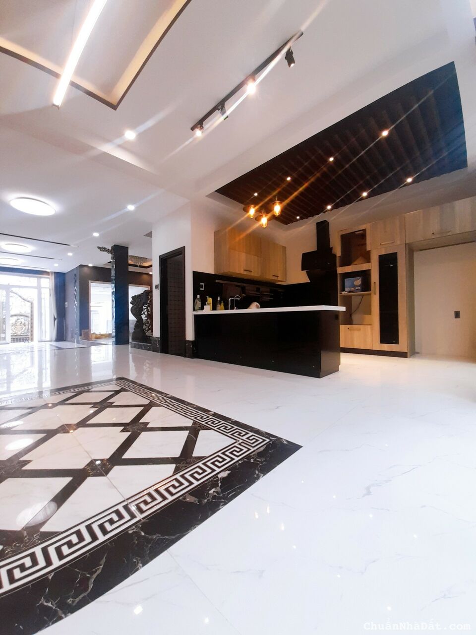 Bán gấp biệt thự Quận 8. Ngang 7m