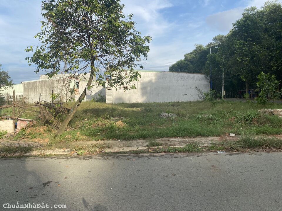 chính chủ bán lô đất mặt tiền rất rộng 6,5m , xây nhà thì rất đẹp, đất nằm trong Mỹ Phước 3