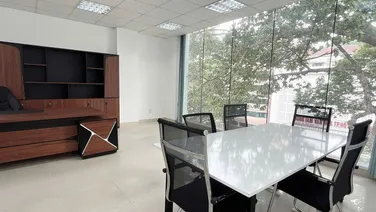 Cho thuê văn phòng sàn 110m2 view kính tặng nội thất như hình siêu hot trung tâm Quận 3