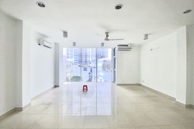 Cho thuê văn phòng 45m2 view kính sáng khu sân bay Tân Bình