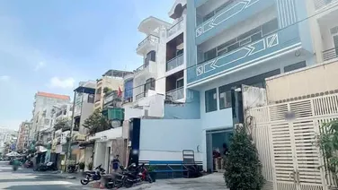Bán tòa nhà mặt tiền Cao Đạt Quận 5, 9x15, 8 Tầng Thang Máy 320 tr/m2