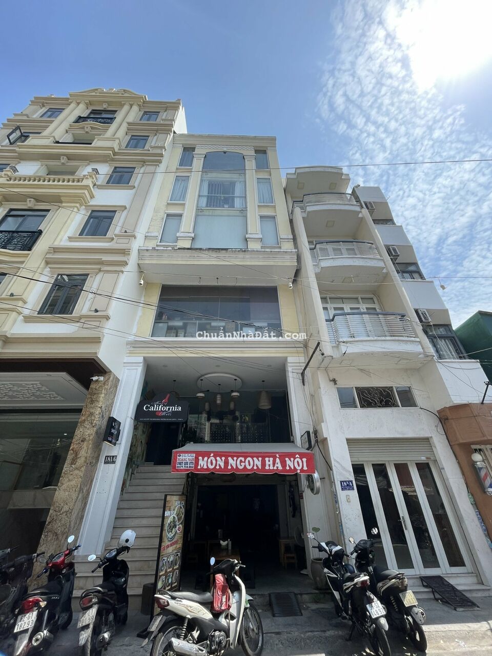 GIẢM 5 TỶ! Bán nhà góc 2MT 4 tầng ngang 7m đường Nguyễn Cửu Vân, p.17, Q. Bình Thạnh, giá 15,5 tỷ