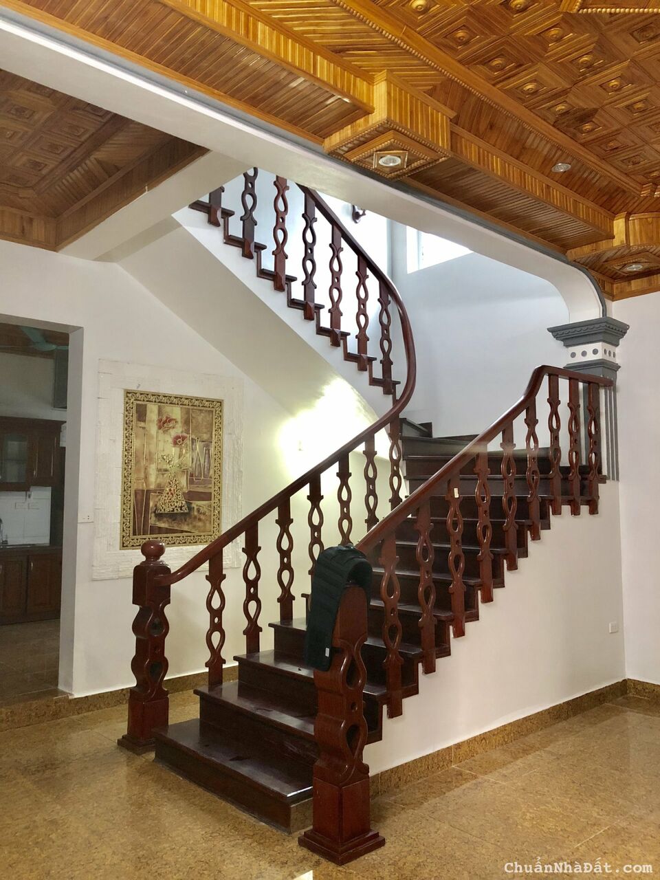 Cho thuê nhà Âu Cơ, Tây Hồ 90m2 x 2,5 tầng. Nhà rất đẹp, ô tô vào nhà. Giá thuê 12tr/tháng