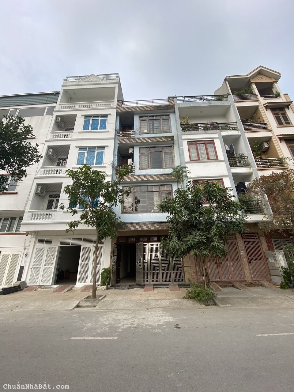 Cho thuê nhà Định Công Hạ, Định Công, Hoàng Mai. 60m2 x 3 tầng. Đồ cơ bản. Giá 7tr/tháng