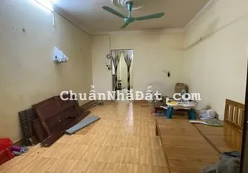 Cho thuê căn hộ tập thể tầng 1 Khuất Duy Tiến, Thanh Xuân 70m2, ô tô vào. Giá 8.5tr/tháng