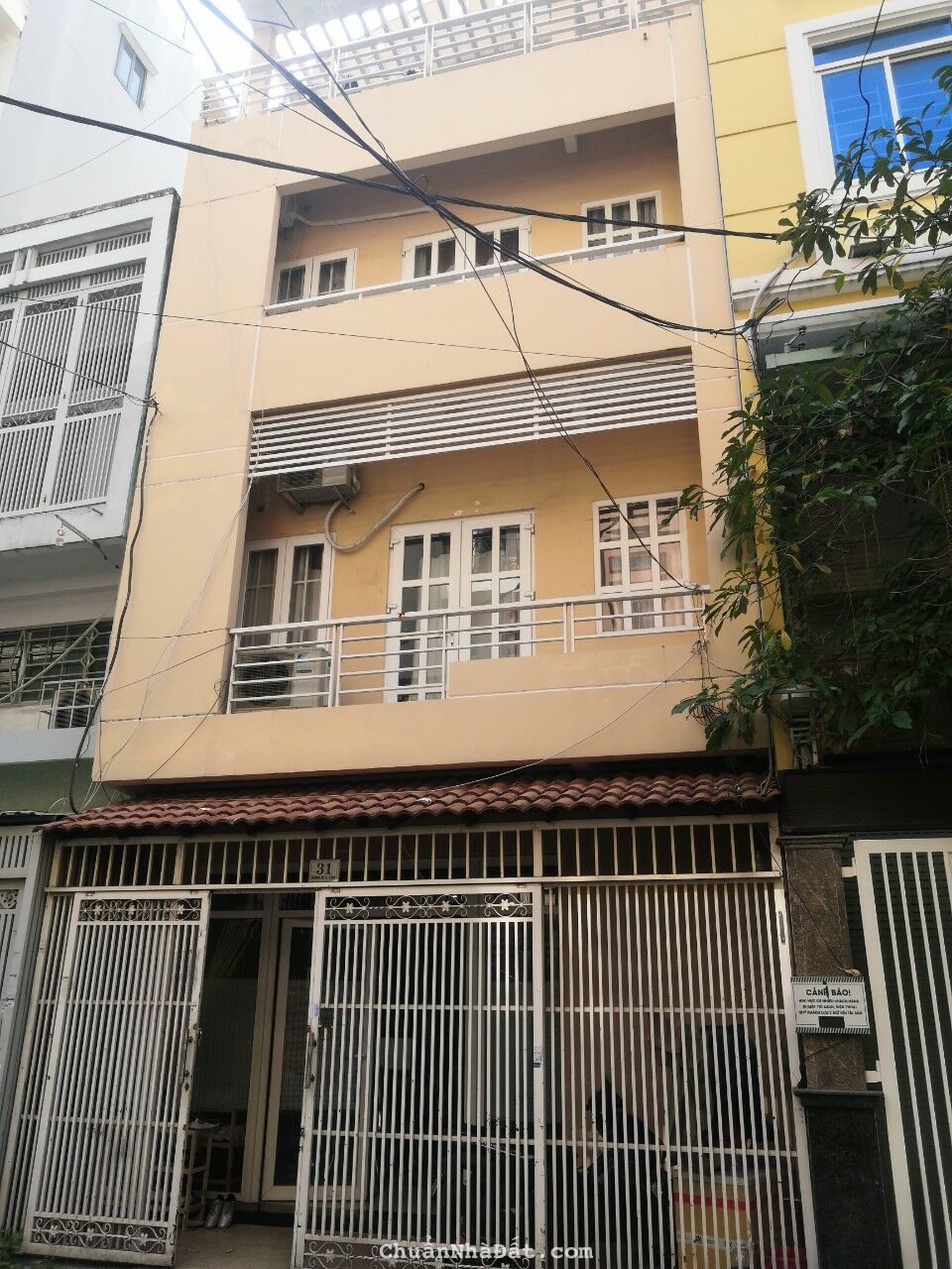 Có ngay biệt thự 3 tầng 180m2 mặt tiền Q1 chỉ với 63 tỷ!