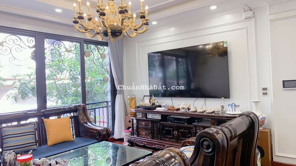 Bán nhà mặt ngõ 28 phố Nguyên Hồng Đống Đa dt 93m² x 8 t mt 5m 2 mặt tiền giá 39 tỷ.