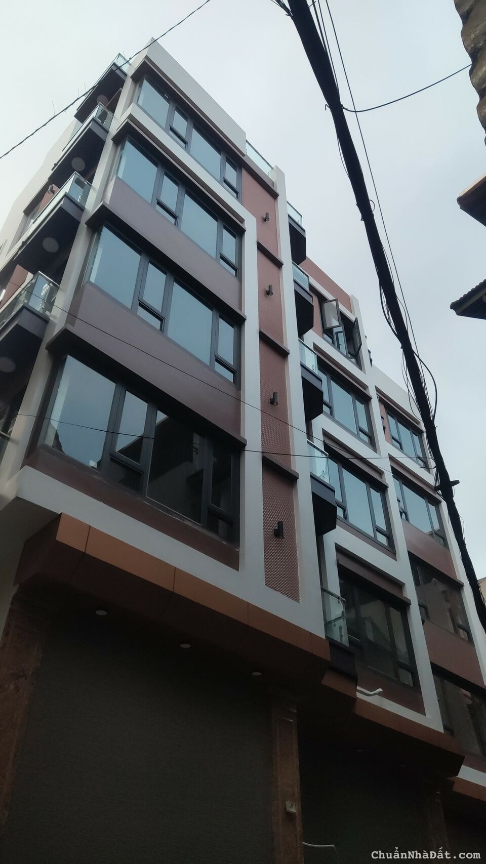 Chính chủ cần bán căn nhà 7 tầng xây mới - Ngõ Thịnh Hào 1 dt 48 m2 x 7 t lô góc giá 13,9 tỷ