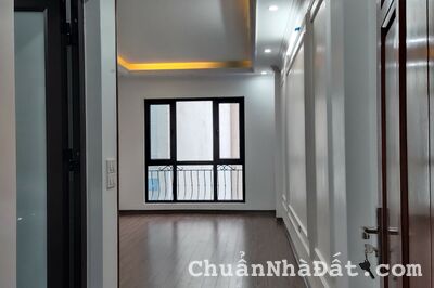 Bán nhà ngõ 381 Nguyễn Khang, Thành Thái, P Yên Hòa dt 40m2 x 6 t thang máy 7,8 tỷ