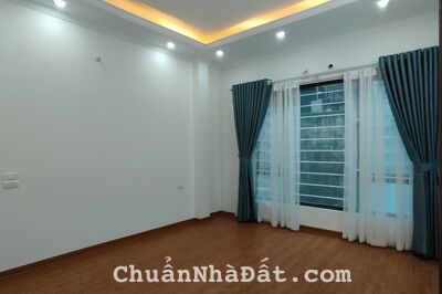 Bán nhà riêng Giáp Bát, Ô TÔ, DT 42 m2 * 4T, MT 5,3 m, giá chào 3 tỷ 8, Lh: 0984417892.            