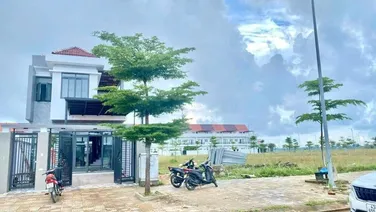 Hàng ngoại giao,diện tích : 162 m2.gần chợ, bệnh viện, trường học