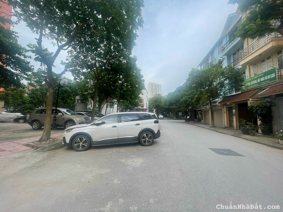 CỰC HIẾM NHÀ KIM GIANG - Ô TÔ ĐỖ CỬA - SÁT KĐT ĐẠI KIM - 6 TẦNG 3 THOÁNG – DT: 42m x 4MT