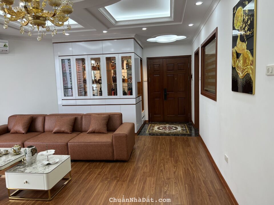 Bán căn hộ tòa Golden Park số 2 Phạm Văn Bạch 96m2 3PN 2WC nhà đẹp đủ đồ giá 5.* tỷ LH 0986128415