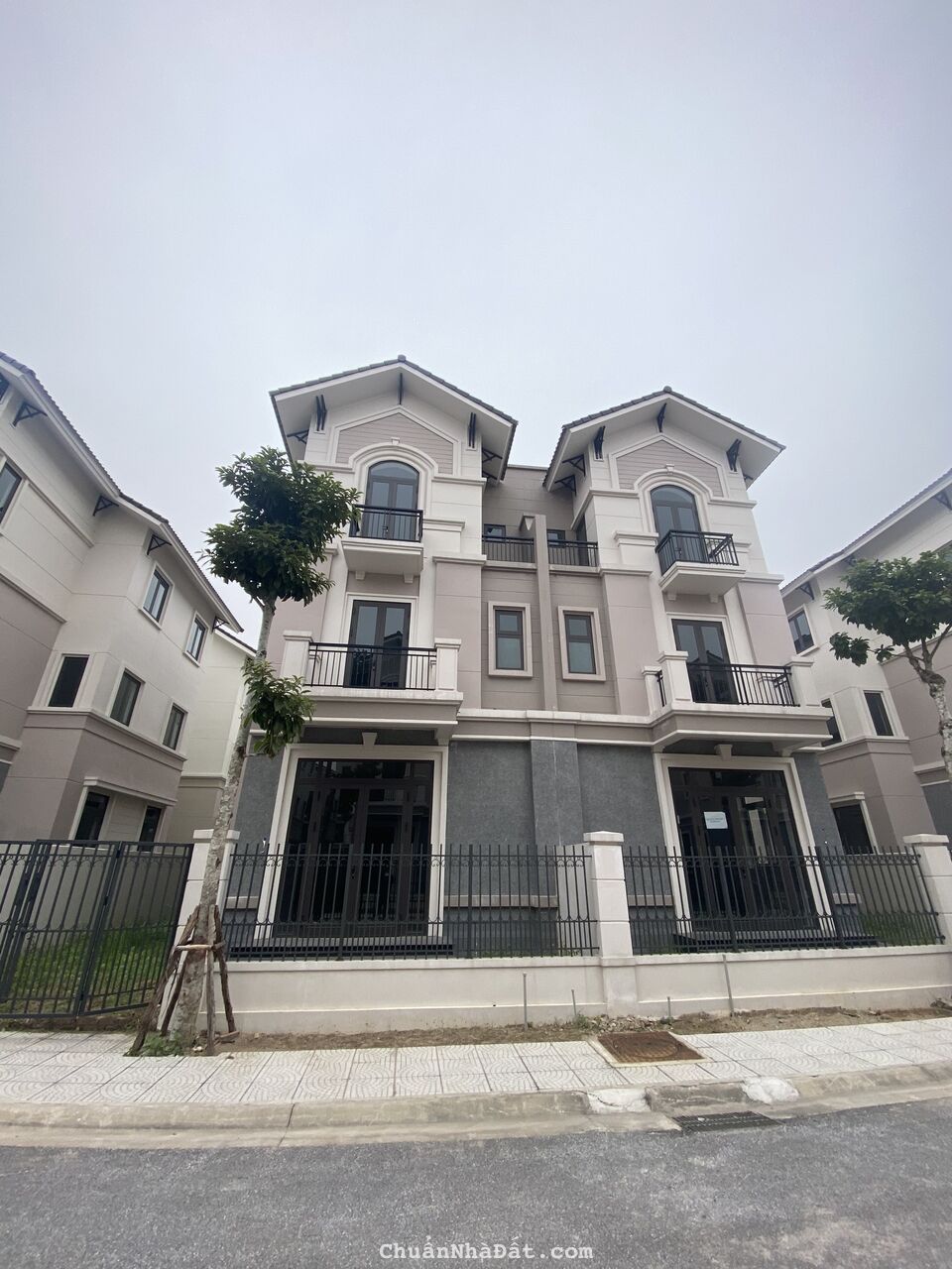 Chủ nhà cần bán biệt thự vườn vị trí đẹp không gian thoáng tại TP Từ Sơn