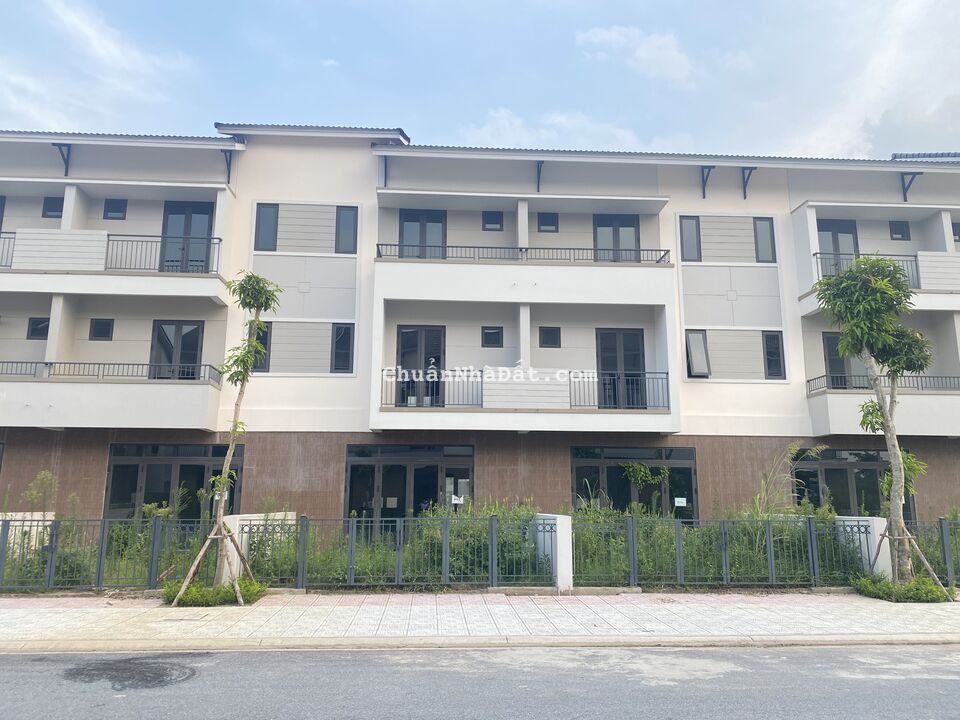 Chủ nhà cần tiền bán gấp nhà phố trục thông vị trí đẹp tại KĐT Vsip TP Từ Sơn
