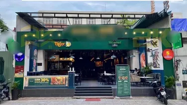 CHO THUÊ MT ĐƯỜNG VÕ VĂN KIỆT QUẬN 1 DT 20 X 40 KC 1 TRỆT 1 LẦU GIÁ 20.000 USA