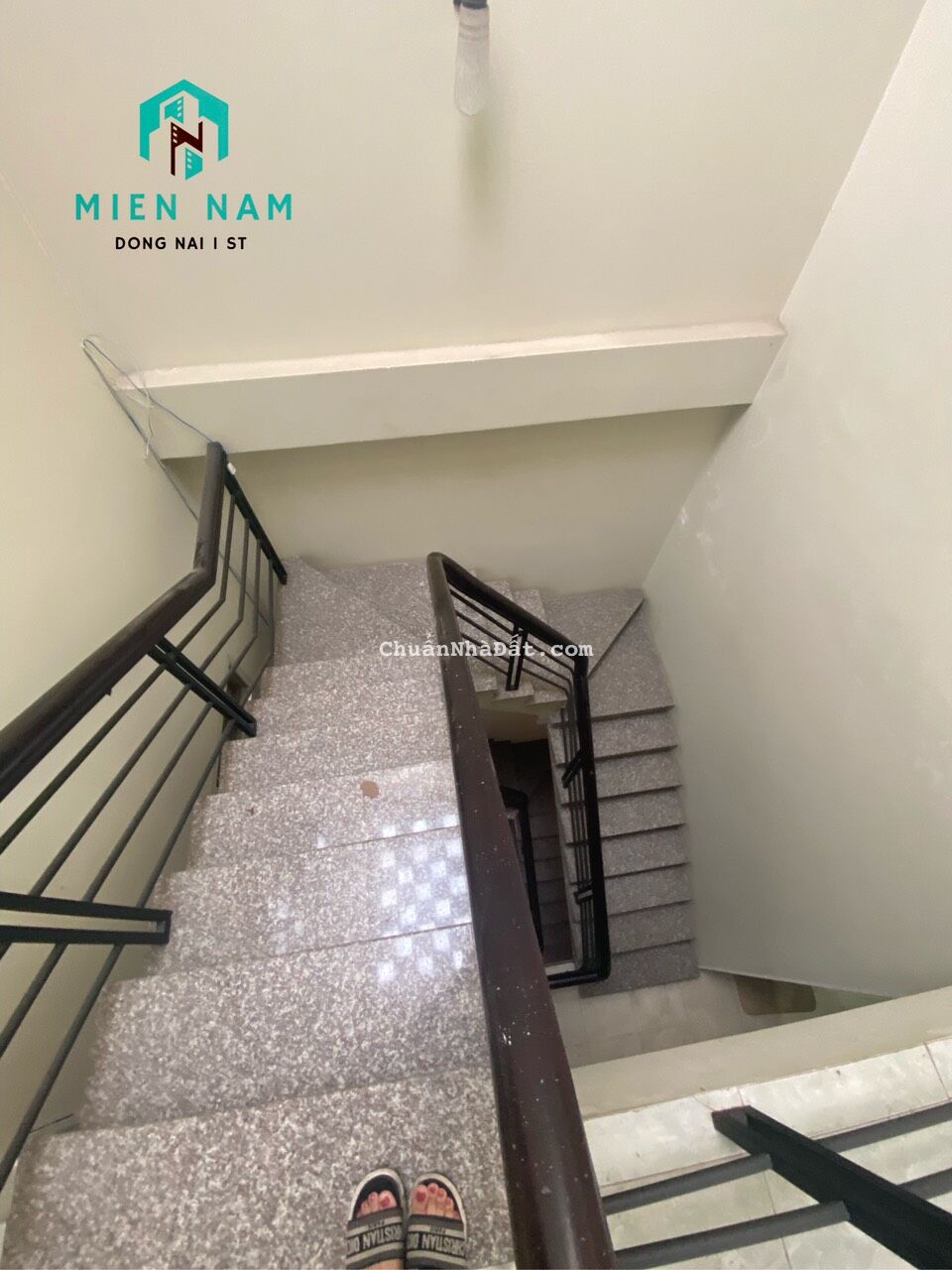 Cho thuê nhà 1 trệt 2 lầu mặt tiền đường Khu D2D Võ Thị Sáu.