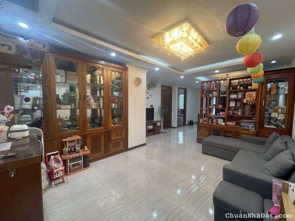 Bán căn hộ HH1 Dương Đình Nghệ 100m2 3PN 2WC nhà đẹp đủ đồ view hồ giá 4.78 tỷ LH 0349627688