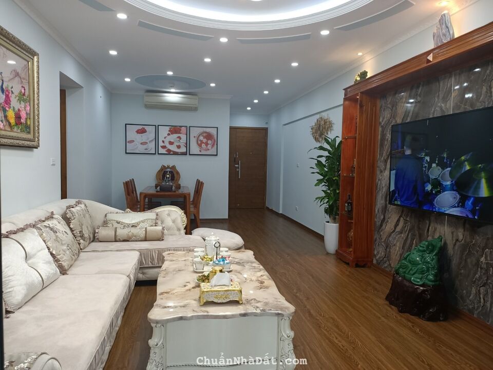 Bán căn hộ A10 KĐT Nguyễn Chánh 102m2 3PN 2WC giá 5* tỷ LH 0333196926