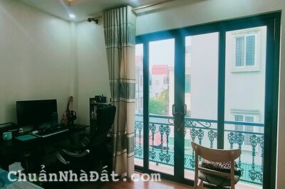 Chính chủ cần chuyển nhượng gấp nhà ở Phố Ngọc Trì- Thạch Bàn, 5 tầng- 50m- nhỉnh 2 tỷ chút