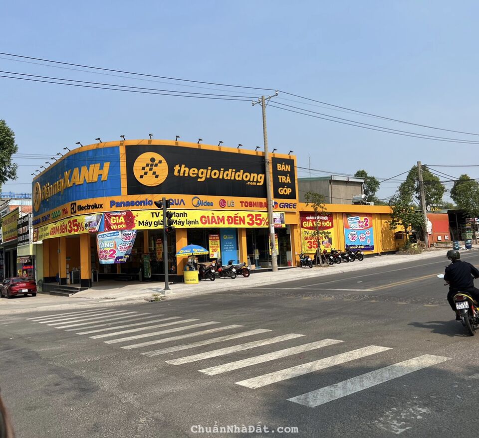 Sắp tới ngày trả nợ ngân hàng bán 300m2 (10x30m) đối diện chợ, sát khu công nghiệp Việt-Sing, dân c