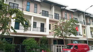 Phố hoa ban Xanh, Sạch, Mát, Thơm. Hàng xóm Học Thức, Văn Minh, Thân Thiện. Nhà cực đẹp, giá cực rẻ.