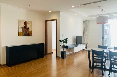 Cho thuê căn hộ tầng cao chung cư cao cấp Vinhomes Nguyễn Chí Thanh, 118m2, 3 ngủ, nội thất đầy đủ