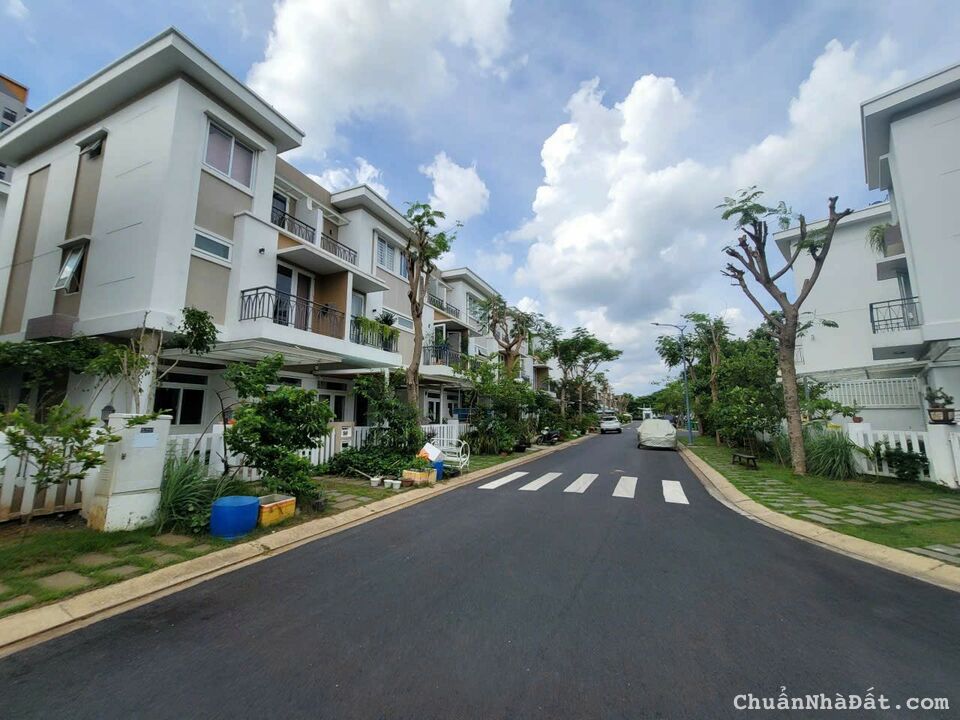 Nhà 3 tầng đường số 12m, khu Compound lịch sự, đẳng cấp.  DT 7m*15m.