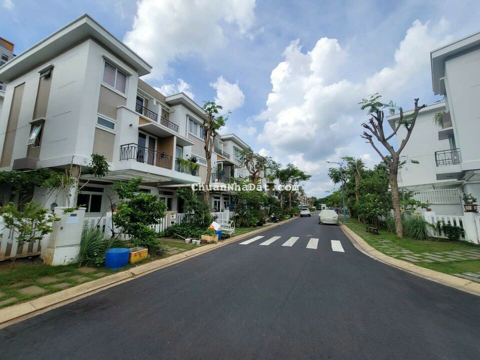 Nhà 3 tầng đường số 12m, khu Compound lịch sự, đẳng cấp.  DT 7m*15m.