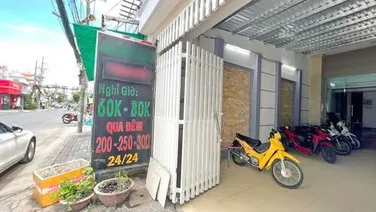 Khách sạn mới đẹp 7 tầng, thang máy, mt BV Ba Quận 7. 5*24, 20 tỷ.