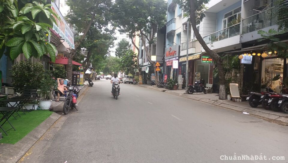 Nhà phố 4 tàng mặt tiền đường số 2 , trục chính vào KDC Công ích, Phú mỹ. KDBB sầm uất.