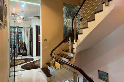 Bán Nhà Nguyễn Văn Huyên. Cầu Giấy . Hà Nội. 24.2 Tỷ. 4 Tầng. DT.82m2. MT.6m.Ô Tô Ngủ Trong Nhà.