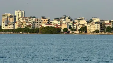 Bán nhà mặt Hồ Tây 320m2, MT 13m, 3 tầng. Vị trí đẹp view trực diện mặt Hồ Tây. Giá tốt