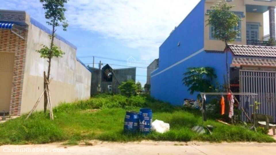 TÔI CÔ HOA CHỦ ĐẤT BÁN GẤP 872M2. GIÁ 550TR. ĐỐI DIỆN CHỢ.