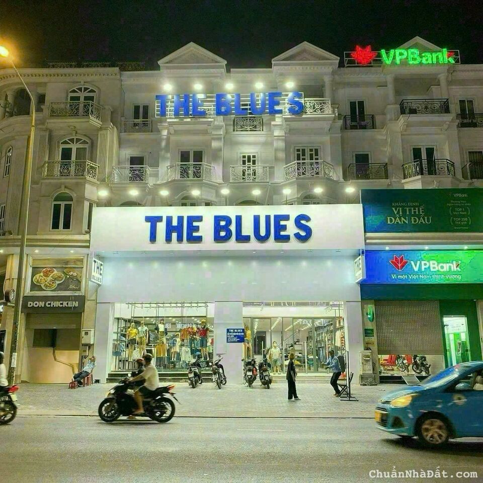 Bán nhà mặt tiền đường Phan Văn Trị ngay Emart. DT 6x21m, cn 126m2, HDT 121 tr/th. Giá bán 39 tỷ TL