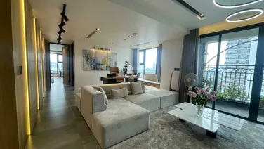 Cho thuê căn hộ tại Ngọc Khánh Plaza cạnh hồ Ngọc Khánh, Ba Đình, 161m2, 3PN full nội thất