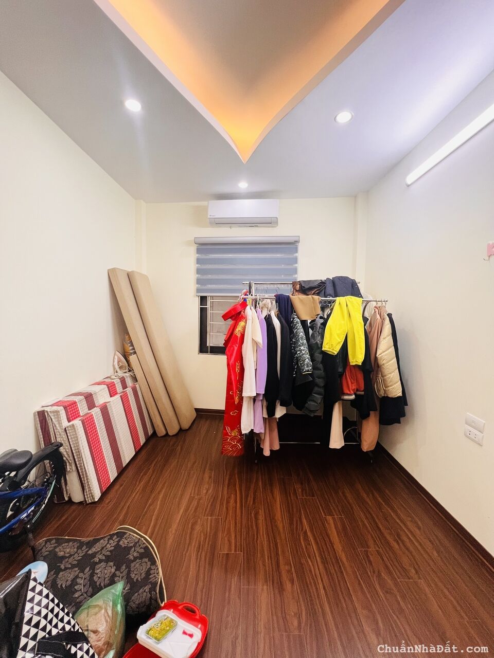 Nhà đẹp ở ngay- 6 phòng ngủ- gần phố-gần ô tô Trương Định 4,1 tỷ.